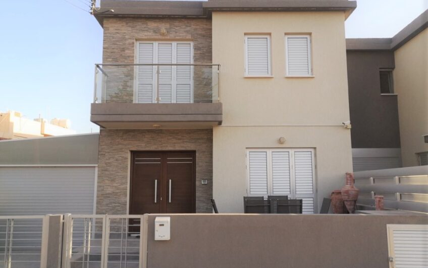 4 Bedroom Detached House on Two Levels in Zakaki For Sale – NO VAT