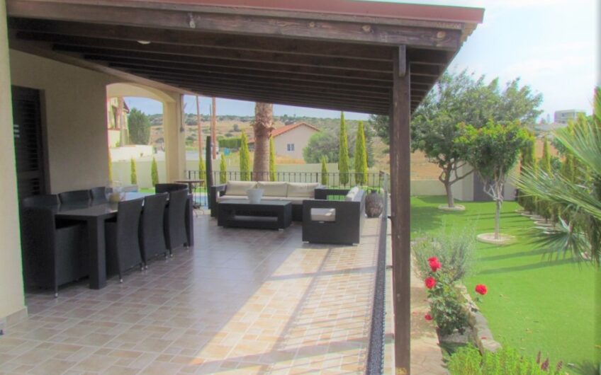 Detached, Private and Furnished 3-Bedroom Villa with Swimming Pool and Mature Gardens