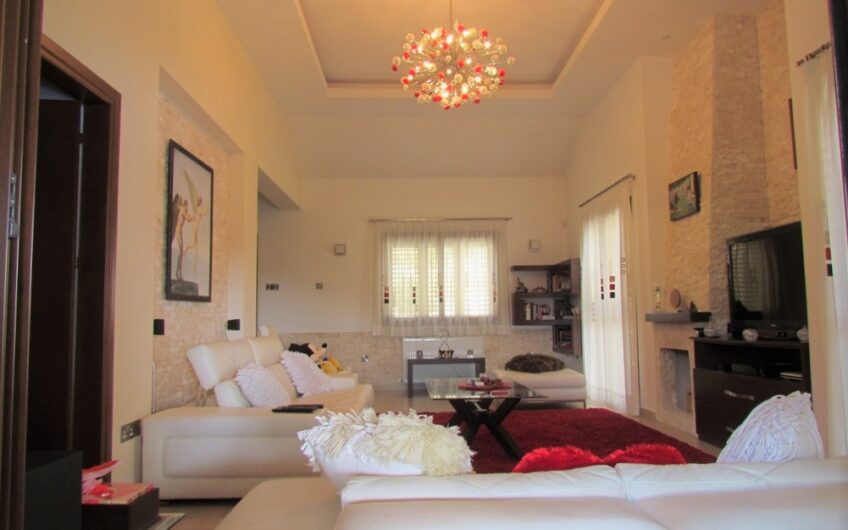 Detached, Private and Furnished 3-Bedroom Villa with Swimming Pool and Mature Gardens