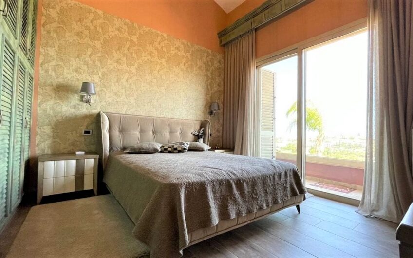 Luxury 5+2 Bedroom Villa in Mesovounia