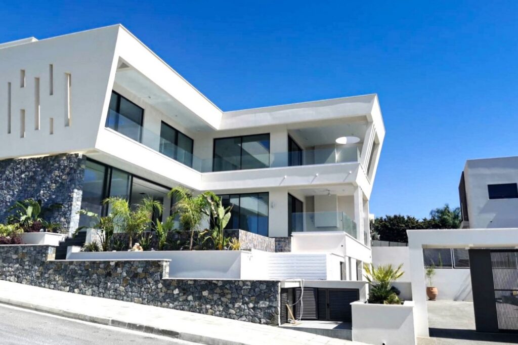 Luxury 6 Bedroom En-suite VIP Villa with Amazing Sea-Views for sale.