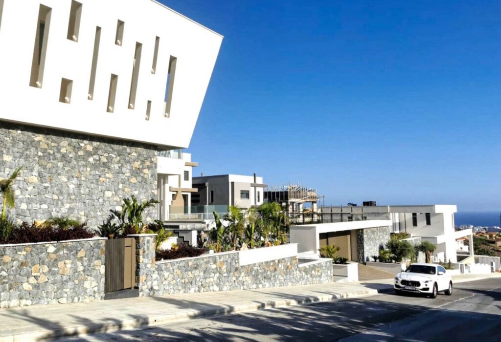 Luxury 6 Bedroom En-suite VIP Villa with Amazing Sea-Views for sale.